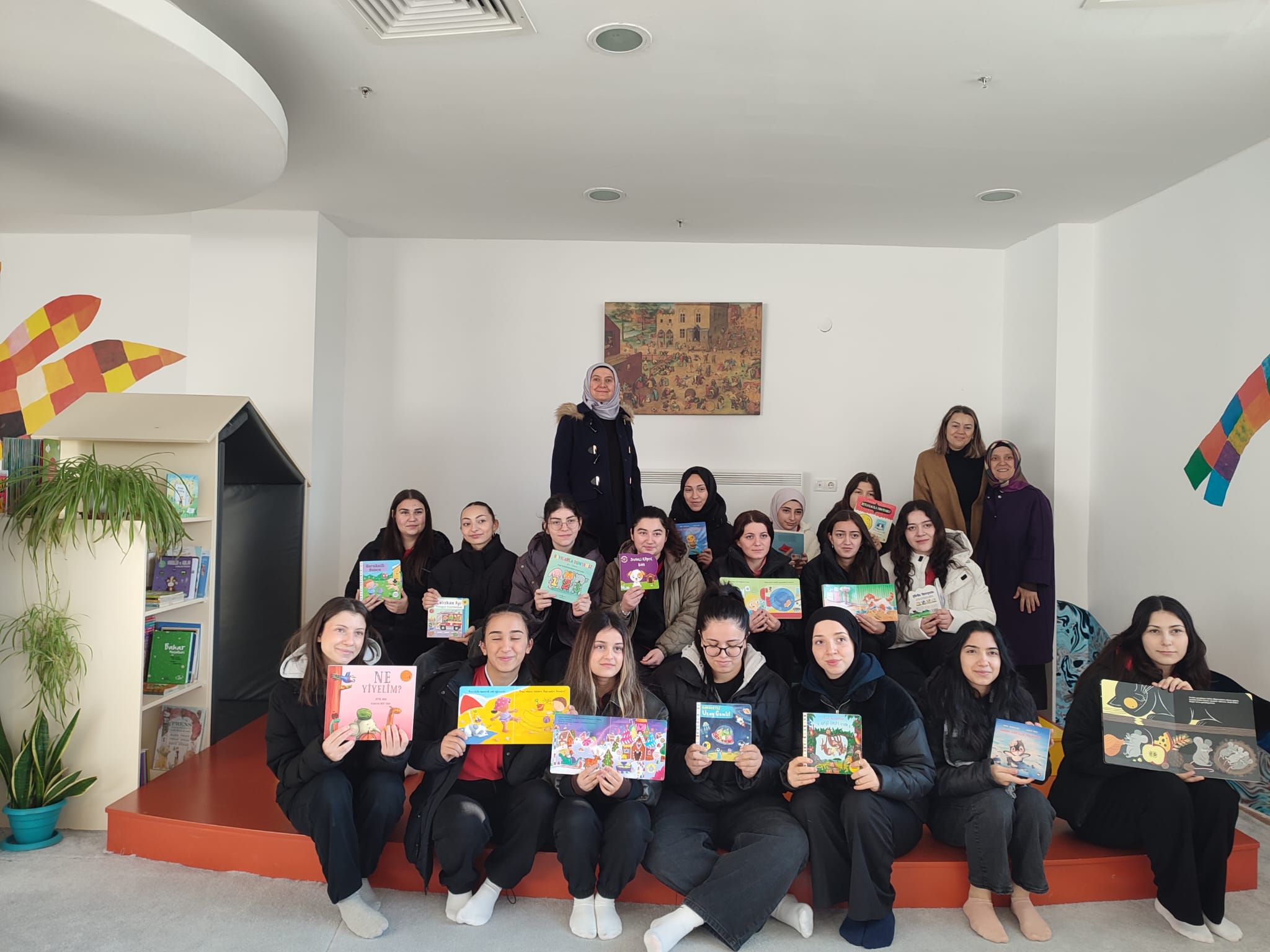 10 Aralık Kız Mesleki ve Teknik Anadolu Lisesi Çocuk Gelişimi Bölümü Kütüphanemizi Ziyaret Etti